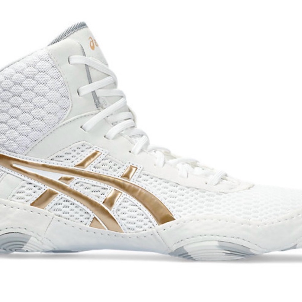 DO NOT BUY!!! ISO OF THESE ASICS WHITE WOMENS WRESTLING SHOES SIZE 8!!!